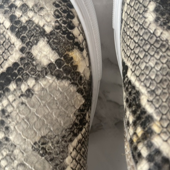 Steve Madden Symba Slip on sneakers-size  8 - Picture 3 of 9